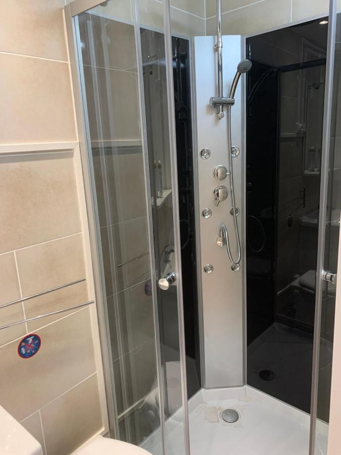 Joli Studio Tout Confort Avec Toutes Commodites Vaulx-en-Velin Dış mekan fotoğraf